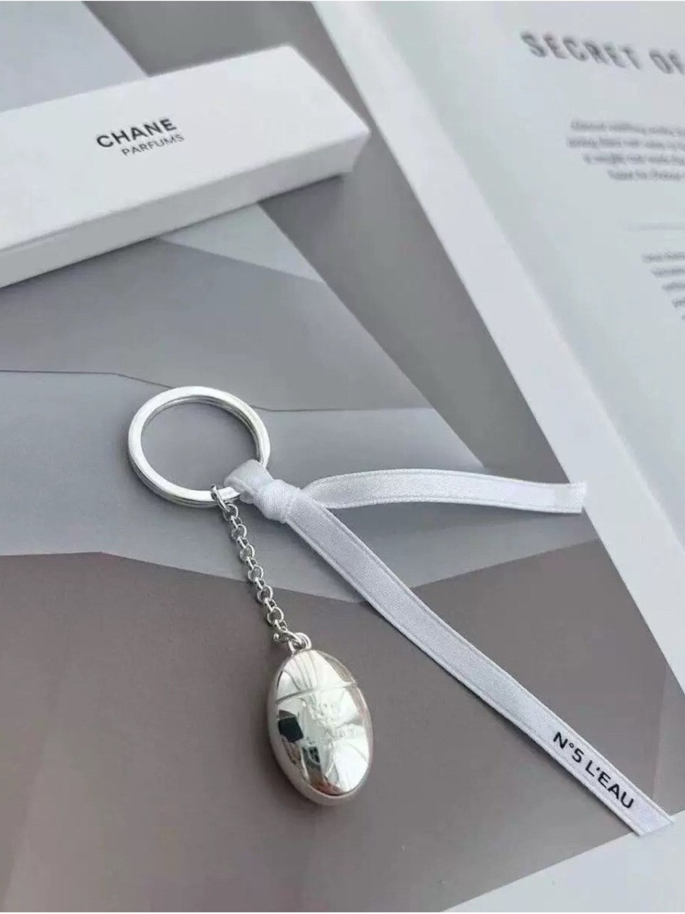 Authentic New CHANEL Key Ring Charm N°5 L’EAU Limited Edition Perfume Novelty